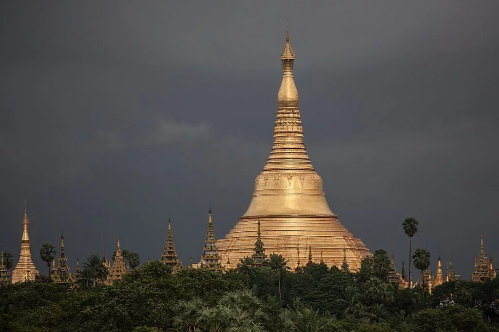 Shwedogon ,pagoda,wejście od strony zachodniej,Birma,Myanmar