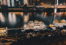 Luksusowe loty helikopterem nad Himalajami