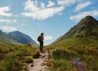 Trekking w szkockich Highlands wśród górskich szlaków i dzikiej natury