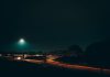 Nocna autostrada w Indianapolis ze