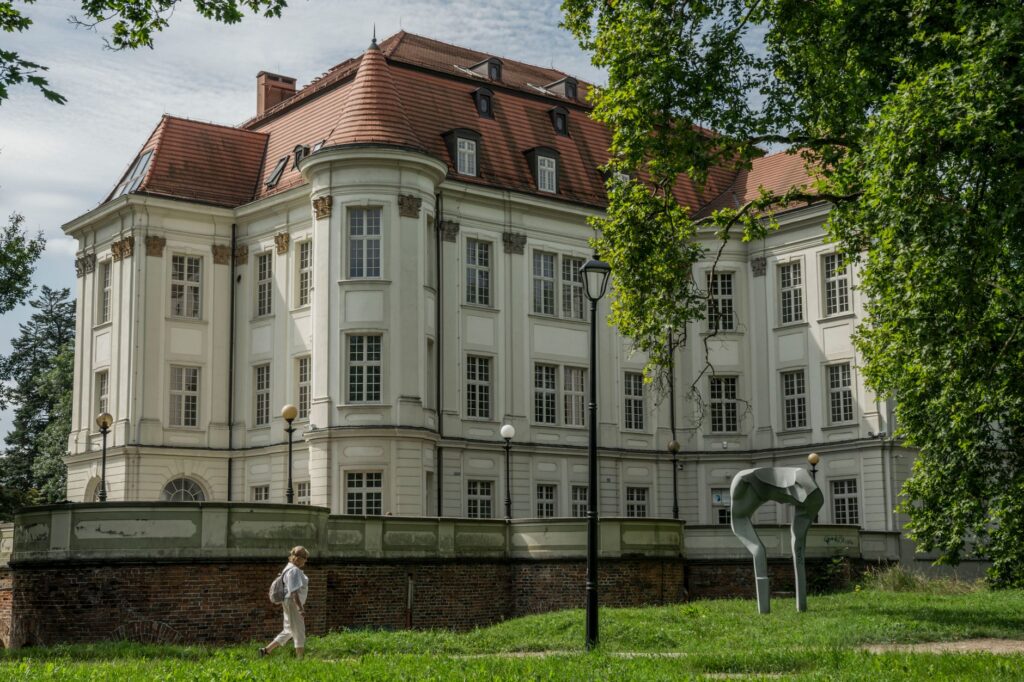 Kiedy można wejść do Pałacu Cesarskiego w Tokio? Terminy, zapisy i zasady