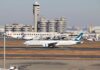 Samolot Cathay Pacific na pasie lotniska Narita pod Tokio